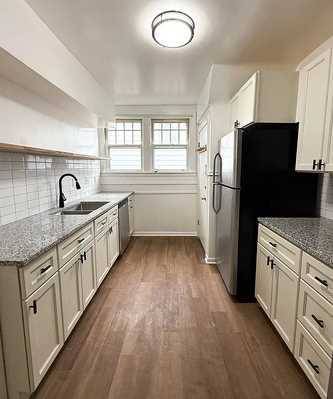 2BR/1BA Apartment · Menlo Park photo 3