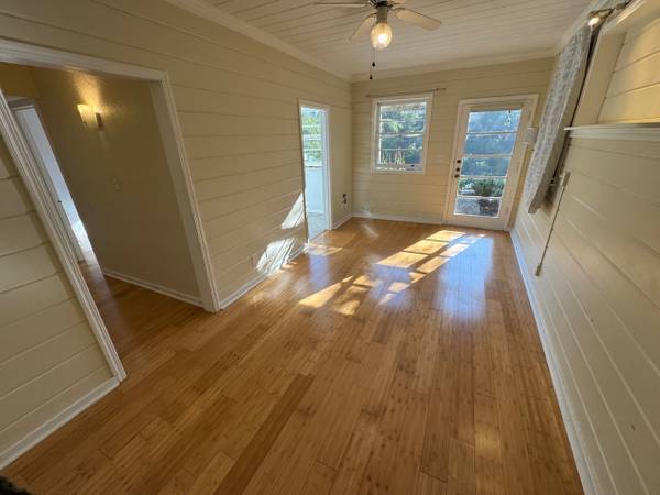 2BR/1BA Apartment · Larkspur photo 4
