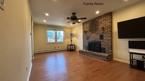 1BR/1BA Apartment · Reading photo 2