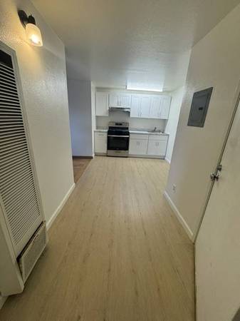 1BR/1BA Apartment · Oakland photo 4
