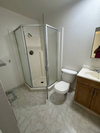 1BR/1BA Apartment · Oakland photo 3