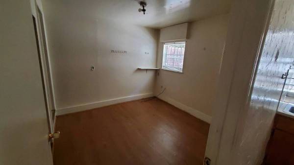 1BR/1BA Single Family House on Park Boulevard Near Cleveland · Oakland photo 2