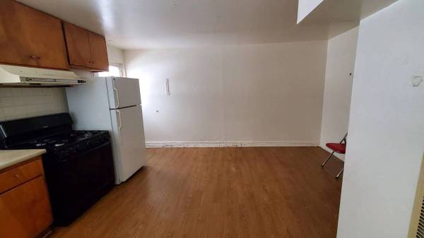 1BR/1BA Single Family House on Park Boulevard Near Cleveland · Oakland photo 4