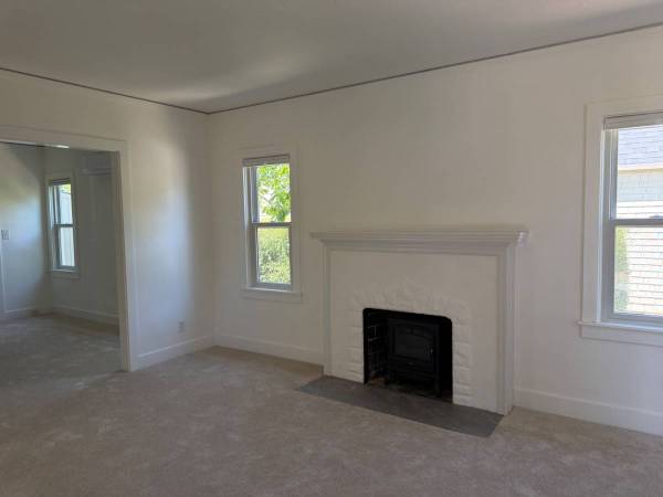 2BR/1BA Single Family House · Petaluma photo 2