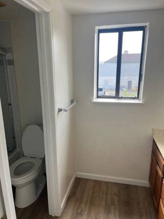 2BR/2BA Condo · Cloverdale photo 4