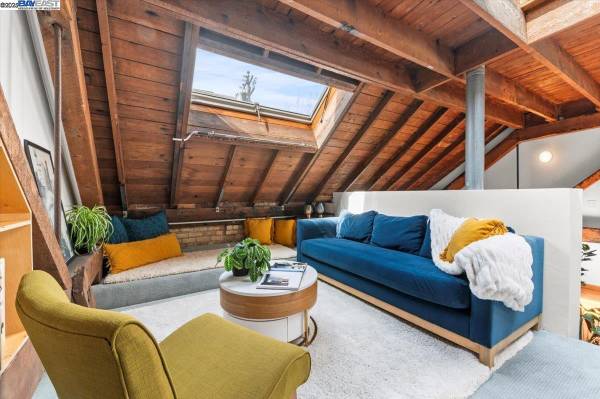 1BR/1BA Loft on 40th St · Oakland photo 2