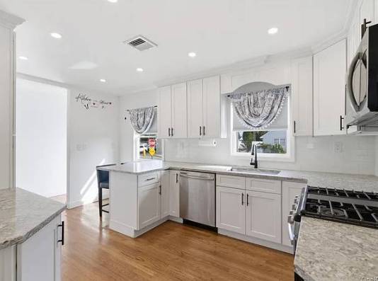 2BR/1BA Apartment · Staten Island photo 3