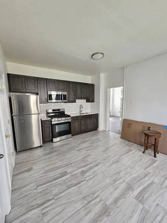 2BR/1BA Apartment · Ridgewood photo 4