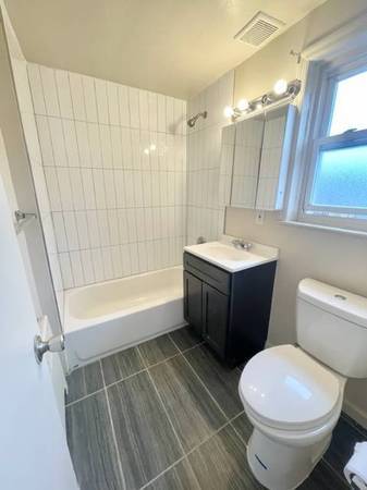 2BR/1BA Apartment · Burlingame photo 5