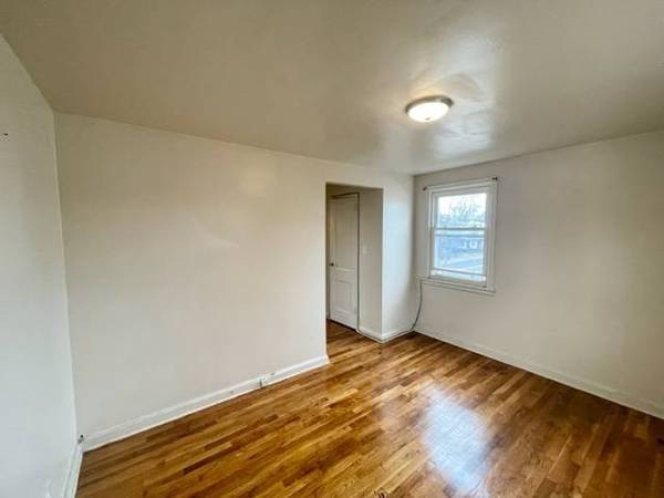 2BR/1BA Apartment · Burlingame photo 2