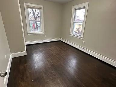 2BR/1BA Apartment · Elmhurst photo 5
