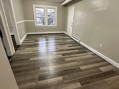 2BR/1BA Apartment · Elmhurst photo 2