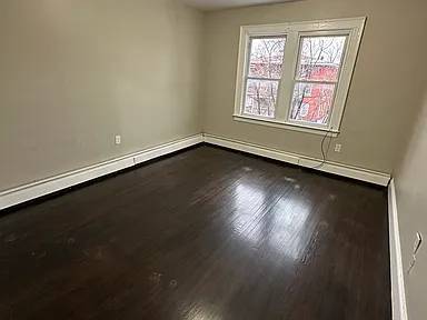 2BR/1BA Apartment · Elmhurst photo 3