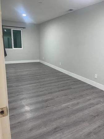 2BR/1BA Apartment · Oakland photo 2