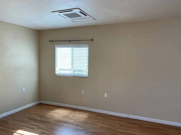 2BR/1BA Apartment · San Francisco photo 2