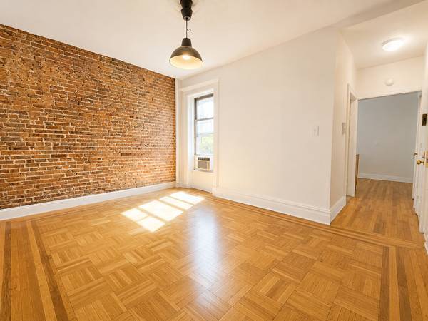 2BR/1BA Apartment · San Francisco photo 2
