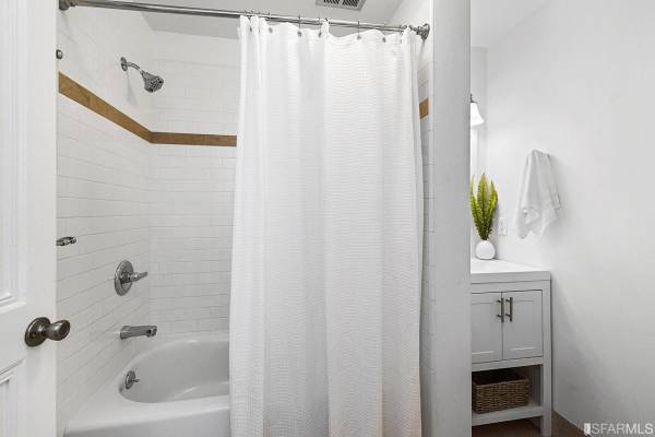 1BR/1BA Condo on Haight St · San Francisco photo 2