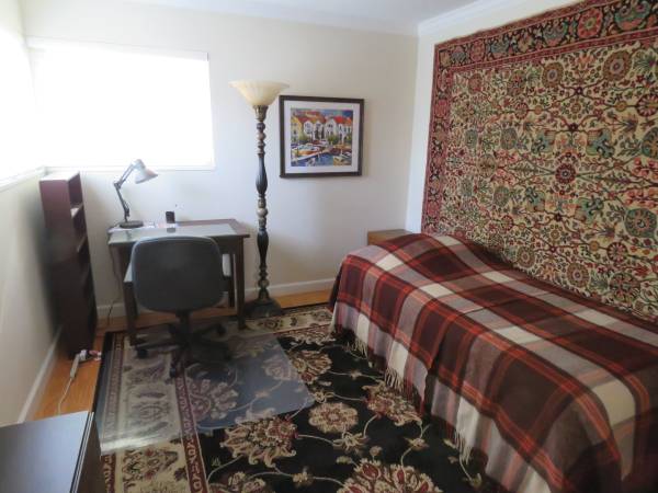 2BR/1BA Condo · Menlo Park photo 3