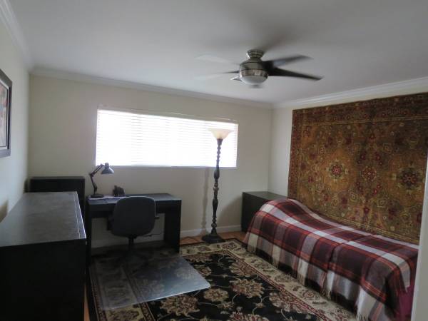 2BR/1BA Condo · Menlo Park photo 2