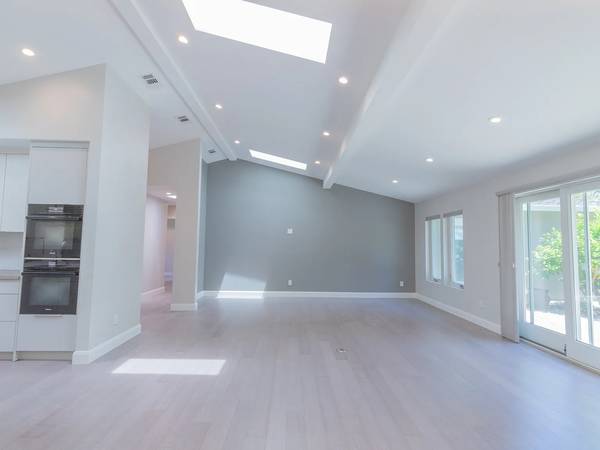 1BR/1BA Other on Lockhart Ln · Los Altos photo 3