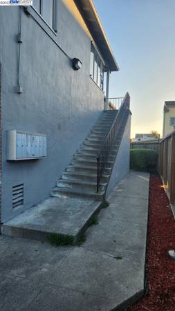 1BR/1BA Apartment · Oakland photo 3