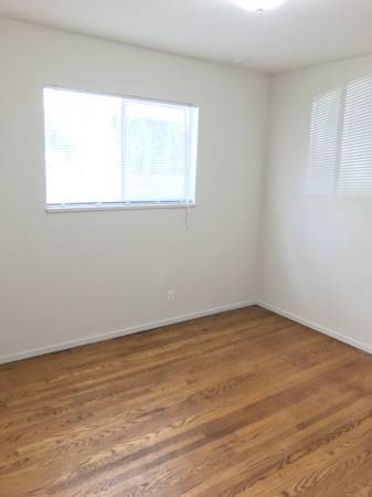 1BR/1BA Single Family House on 7th Street E · Berkeley photo 4