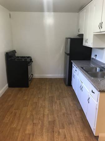 1BR/1BA Single Family House on 7th Street E · Berkeley photo 2