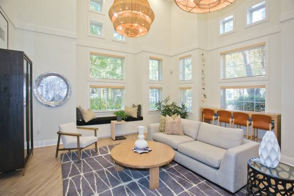 2BR/2BA Apartment · Hayward photo 2