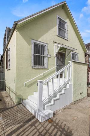 2BR/1BA Apartment on W Grand Ave · Oakland photo 2