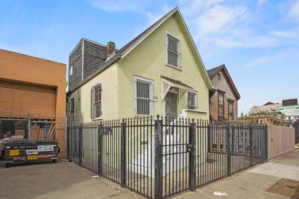 2BR/1BA Apartment on W Grand Ave · Oakland photo 4