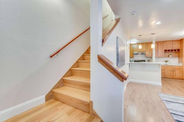 Welcome To This Bright And Well-maintained One Bed/one Bath Condo photo 5