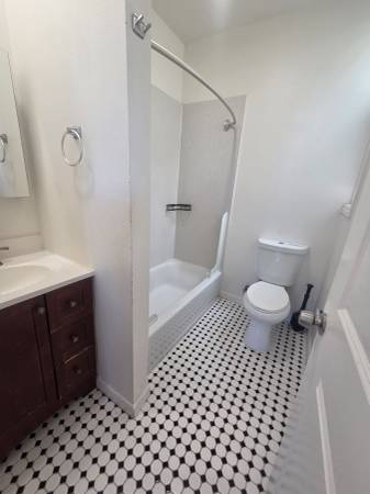 2BR/1BA Apartment on Delaware St · Berkeley photo 4