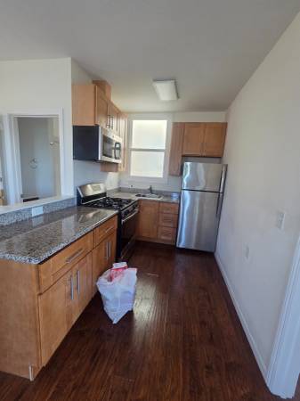 2BR/1BA Apartment on Delaware St · Berkeley photo 2