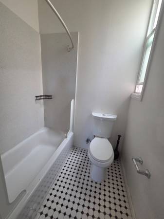 2BR/1BA Apartment on Delaware St · Berkeley photo 5