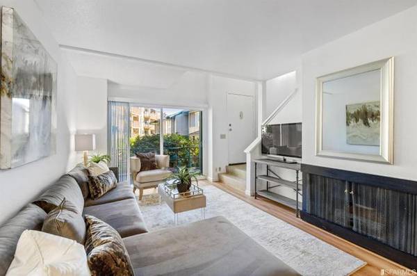 Townhouses on Half Moon Lane · Daly City photo 2