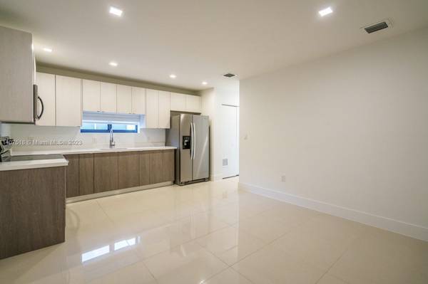 2BR/1BA Duplex · Oakland photo 5