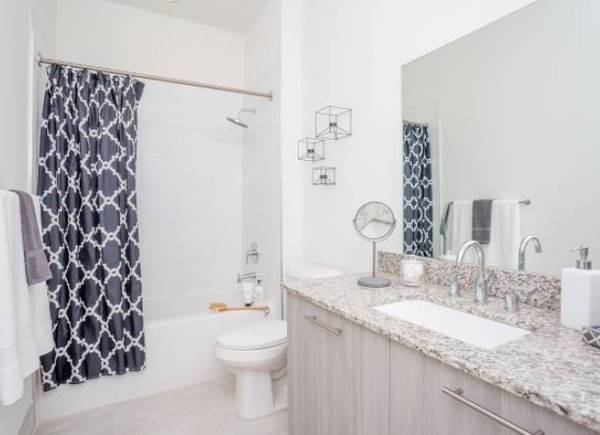 2BR/1BA Duplex · Oakland photo 4