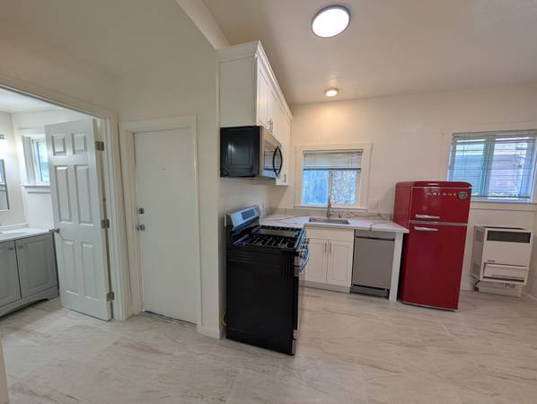 2BR/1BA Other · Albany photo 5