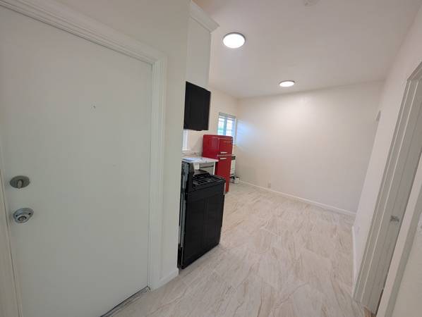 2BR/1BA Other · Albany photo 4