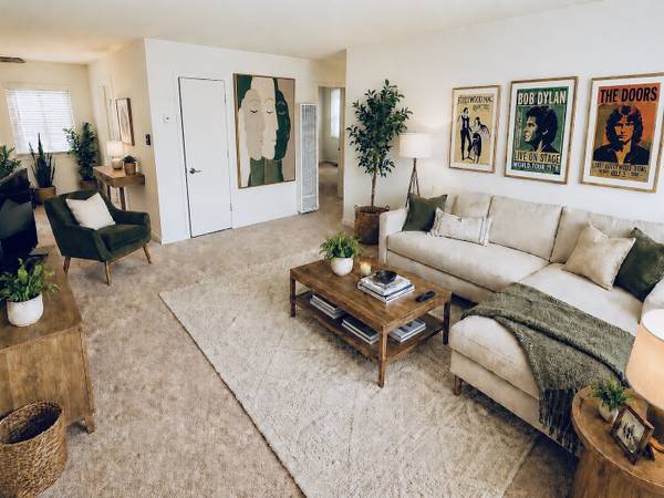 2BR/1BA Apartment · Oakland photo 2