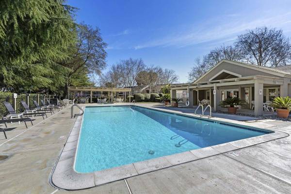 2BR/2BA Apartment · Tracy photo 4