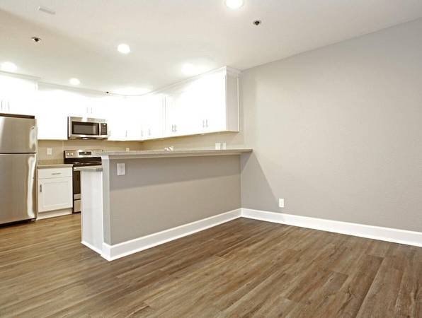 Apartments on Hesperian Blvd · San Leandro photo 3