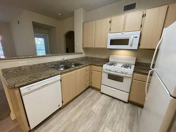 Apartments on Tassajara Rd · Pleasanton photo 5