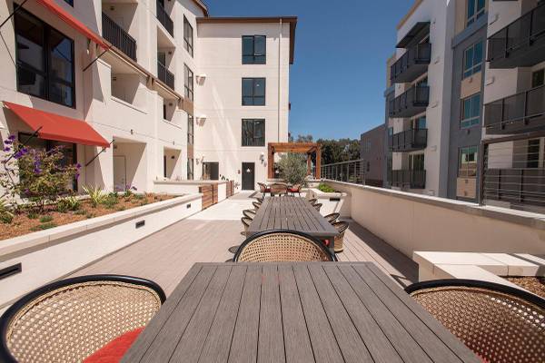 Apartments on S Delaware St · San Mateo photo 5
