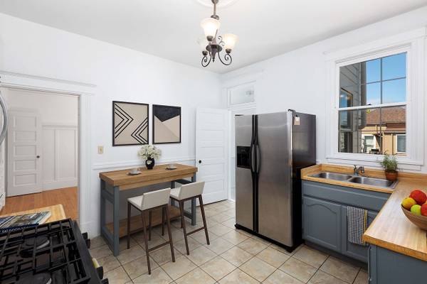 4BR/1BA Apartment · San Francisco photo 2