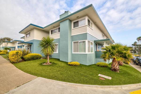 Townhouses on Park Plaza Drive · Daly City photo 2