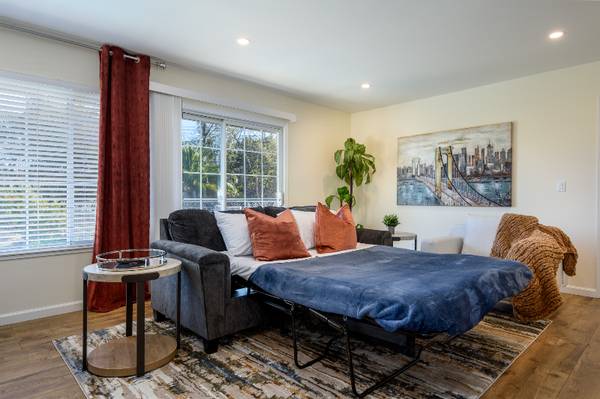 3567 Farm Hill Blvd Redwood City, CA 94061 photo 2