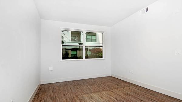 2BR/2BA Apartment · Redwood City photo 4