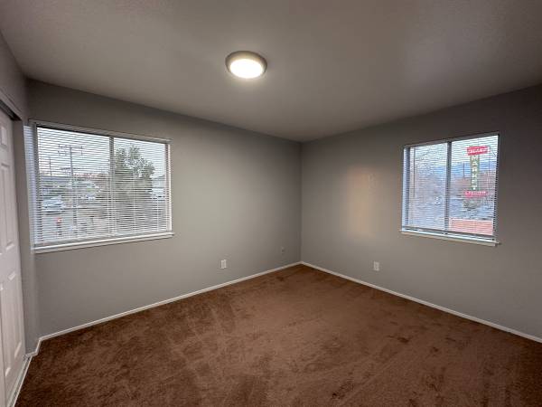 3BR/1BA Apartment · Oakland photo 5