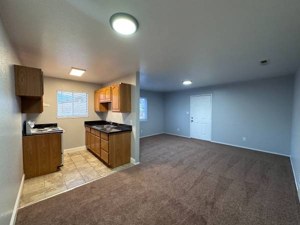 3BR/1BA Apartment · Oakland photo 3